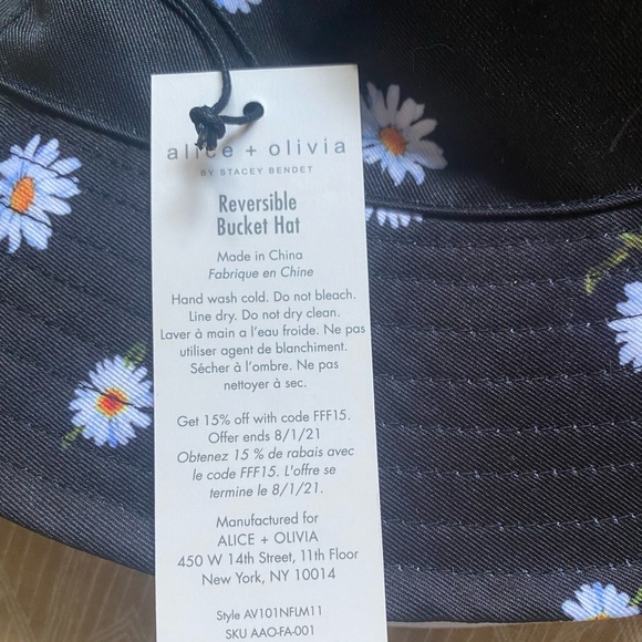 Alice + Olivia x FabFitFun Reversible Bucket Hat - Picture 5 of 5